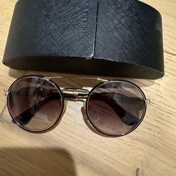 Used - Picture 1 of 2